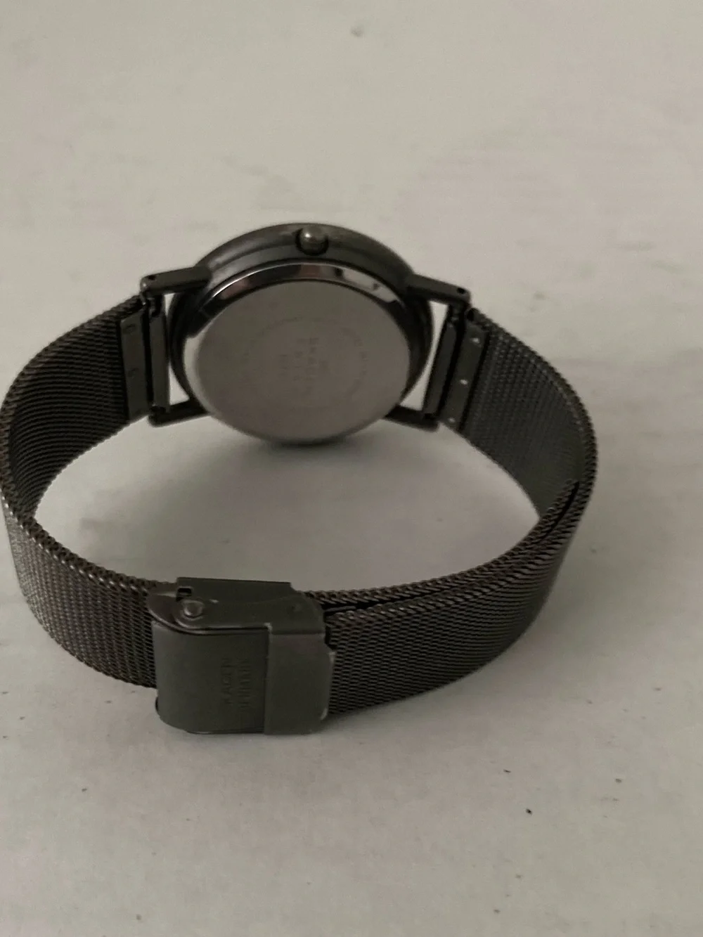 Skagen Unisex Minimalist Gunmetal Case/Mesh Band Watch. Calendar and a 2nd Hand.